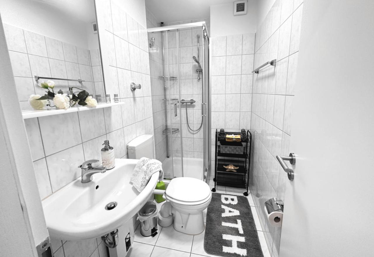 Vaz Apartments Essen, Kueche, Wlan, Tv, Netflix, Ca 15 Min Messe U Hbf Luaran gambar